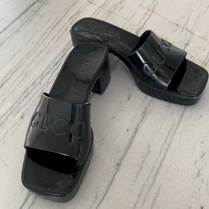 Gucci WOMEN'S RUBBER SLIDE SANDAL